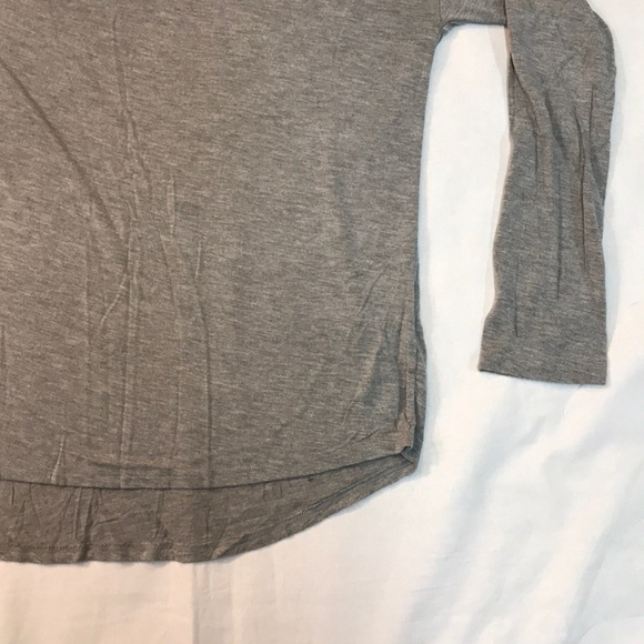 Last Chance!! Tahari gray high low hem long sleeved shirt - Picture 4 of 8